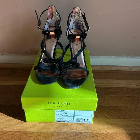 Ted Baker London Nuscala Black Satin Bow Heels EU 38.5 / US 8 Rose Gold Detail - Picture 1 of 8